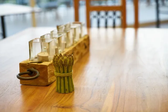 Every piece of wood has a story, some makers cut out the sap wood, I've tried to use as much of the sap wood  and decrease the waste, all in the spirit of sustainability And to the clients request