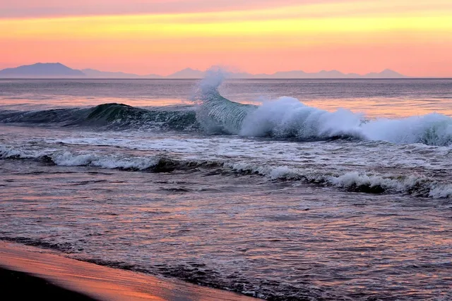 Found some Cornish gold this evening loads of rights and lefts to be had. I took a cheeky surf this afternoon can't  quite get back into the workshop mode.